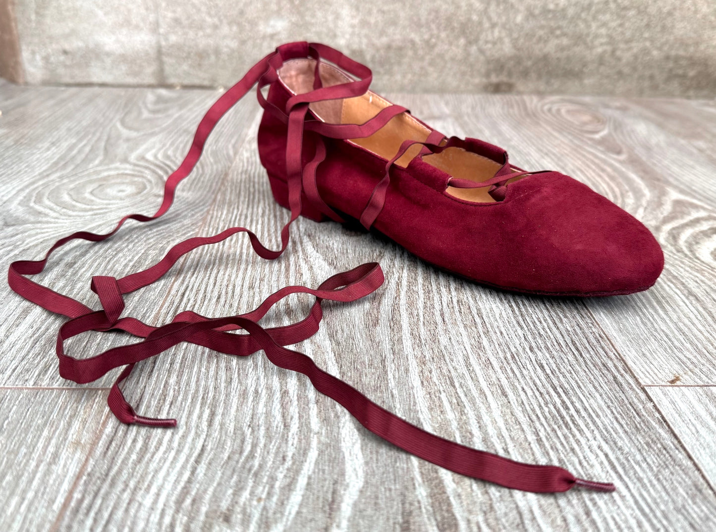 Juliette Ballet Flat Wine with flexible laces