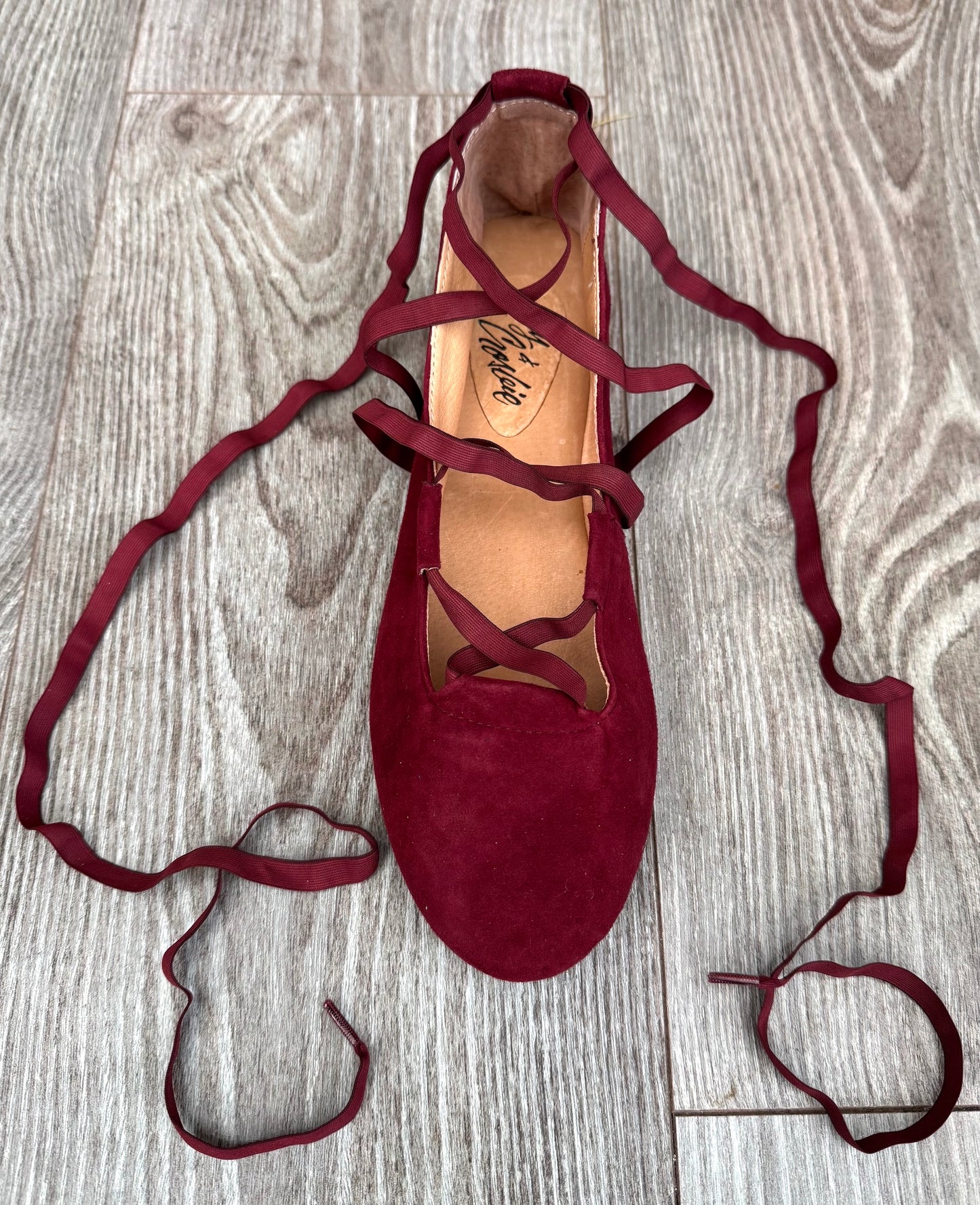 Juliette Ballet Flat Wine with flexible laces